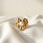 Lustrous pearl centerpiece